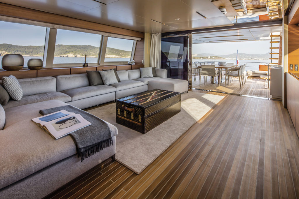 NAVETTA 33 CUSTOM LINE DENTROCASA aprile 2018