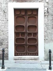 Portale Museo diocesano, ingresso, codici miniati, ferro, patina rugginosa, 160x310x15 cm, 2015