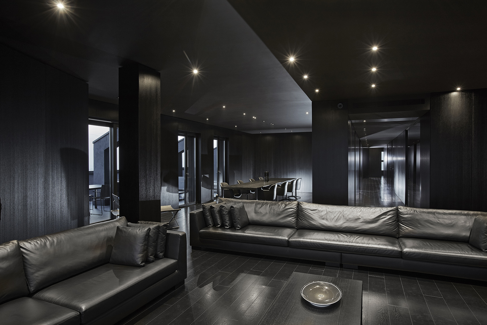 Absolute-black-Padova-Mauroner-Living