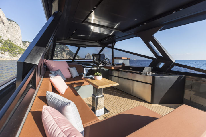 Evo-yachts-R6-Exterior-Sundeck