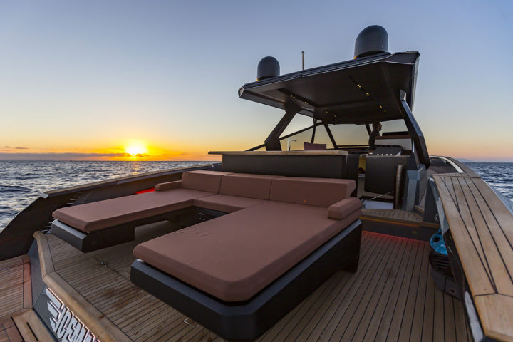 Evo_yachts-R6-Exterior-Sundeck