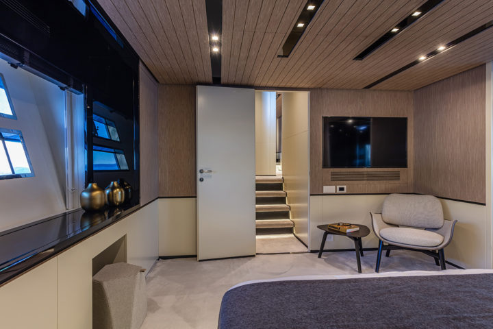 Sherpa_XL-Arcadia-Yachts-Interior-Bedroom