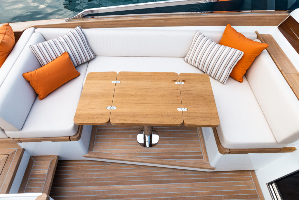 Castagnola_Heritage-Yacht-Exterior-Table