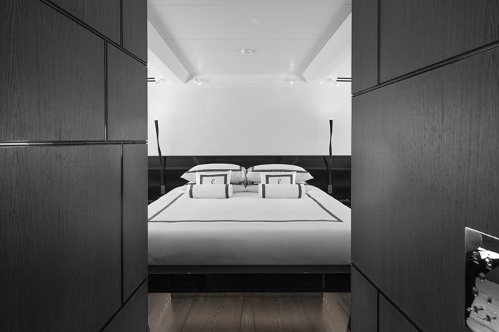 Atlantico_il-tender-di-27metri-Alia-Yachts-Yacht-Design-Interior-Bedroom