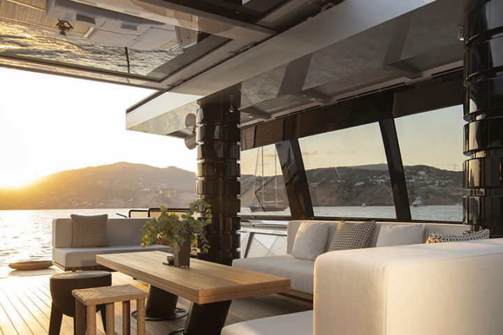 Atlantico-il-tender-di-27metri-Alia-Yachts-Yacht-Design-Interior-Living-Sunset