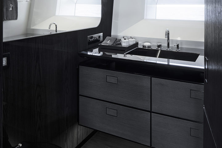 Atlantico_il-tender-di-27metri-Alia-Yachts-Yacht-Design-Interior-Bathroom