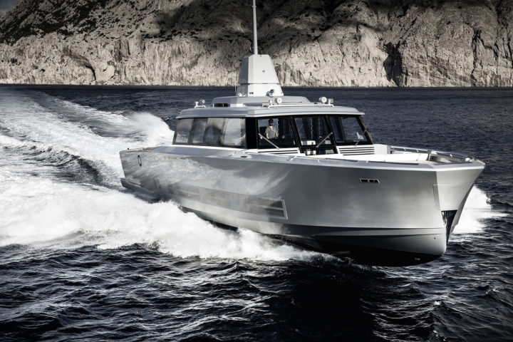 Atlantico_il-tender-di-27metri-Alia-Yachts-Yacht-Design-Exterior-Running