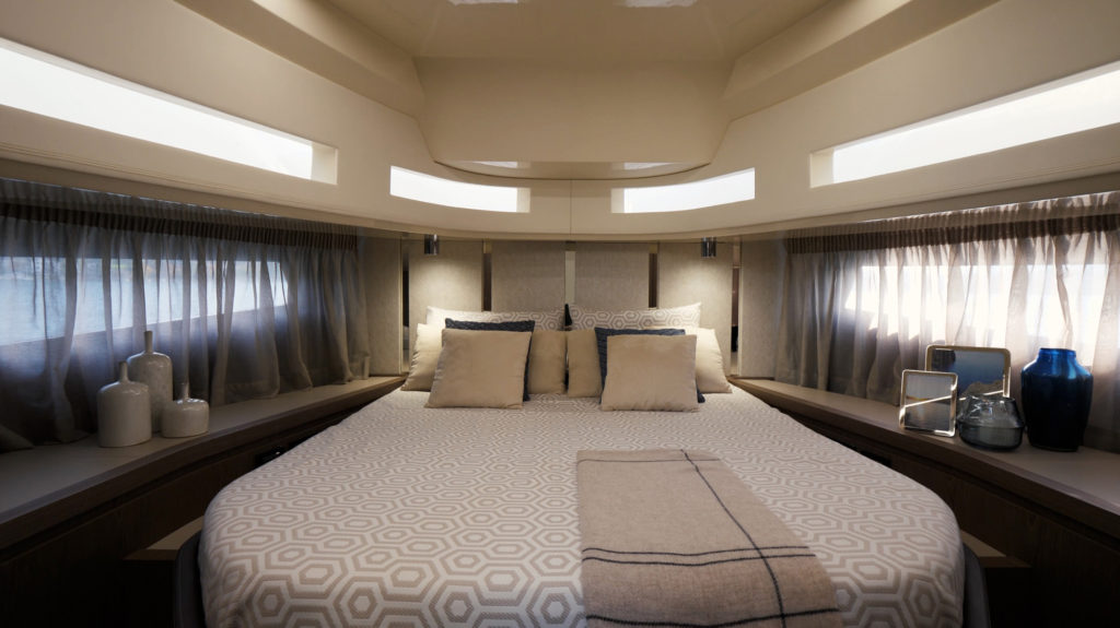 Invictus-TT460-Yacht-club-Maggio-Interior-Bedroom