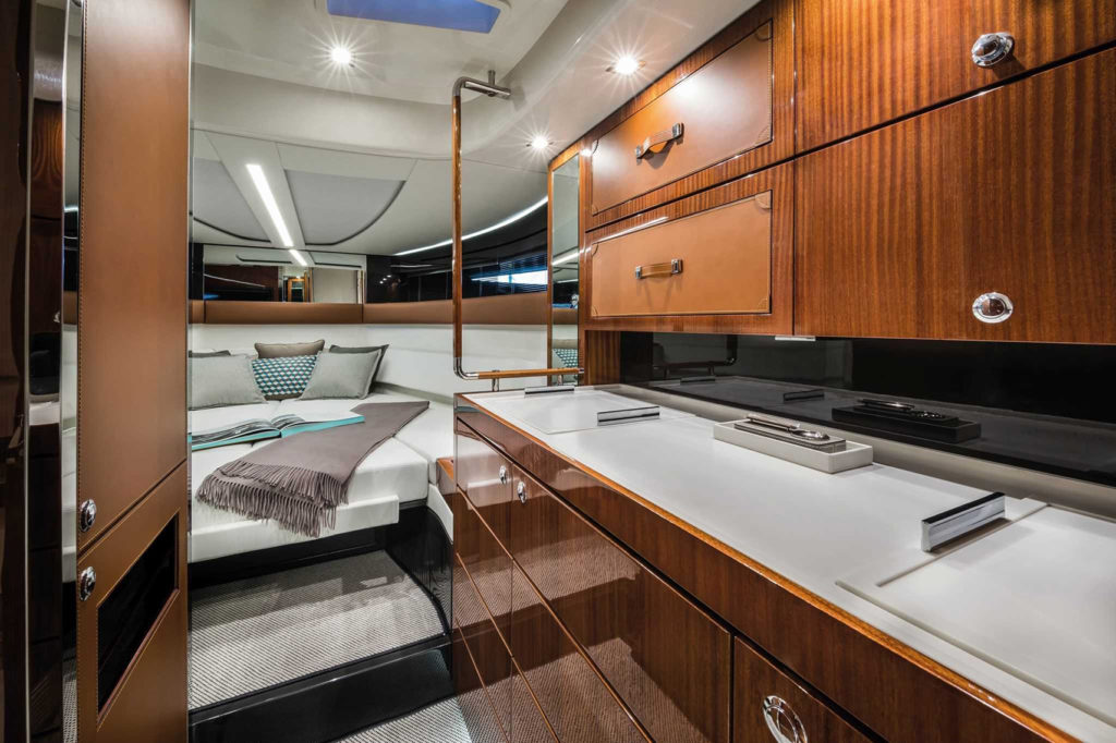 Rivamare-Yacht-club-Riva-Interno-Bedroom