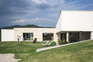 E-come-tetto-una-collina-Villa-moderna-Fattori-Esterno
