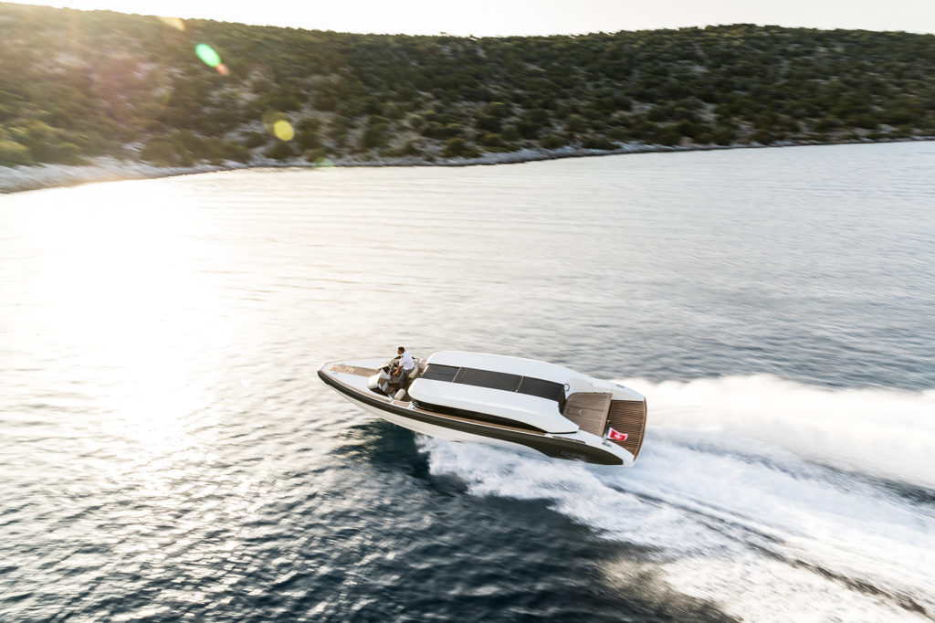 Onda321L-Superyacht-tender-Yacht-club