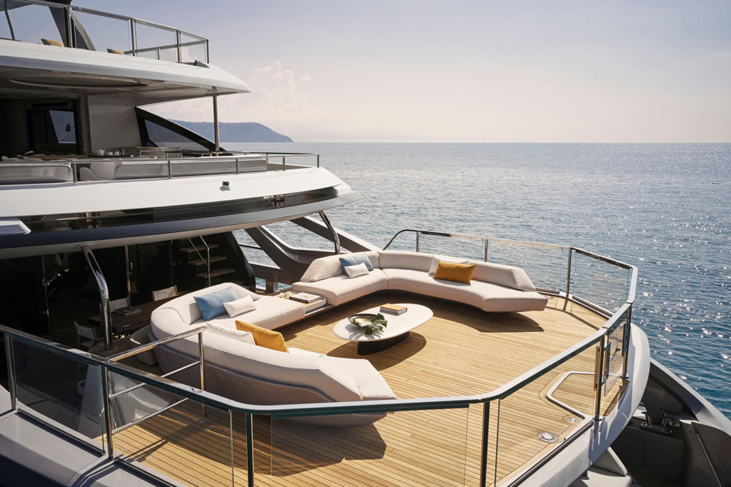 Grande-Trideck-Azimut-Yachts-Sea-View-Terrace
