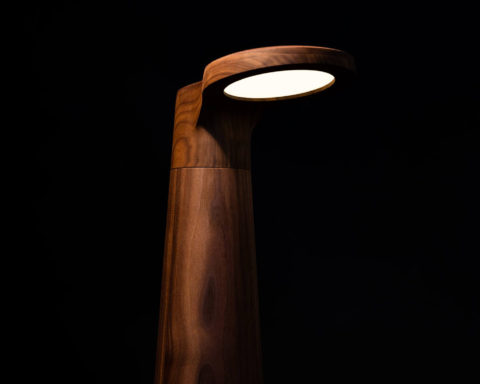 Isato_Prugger-Studio-Lamp-Legno