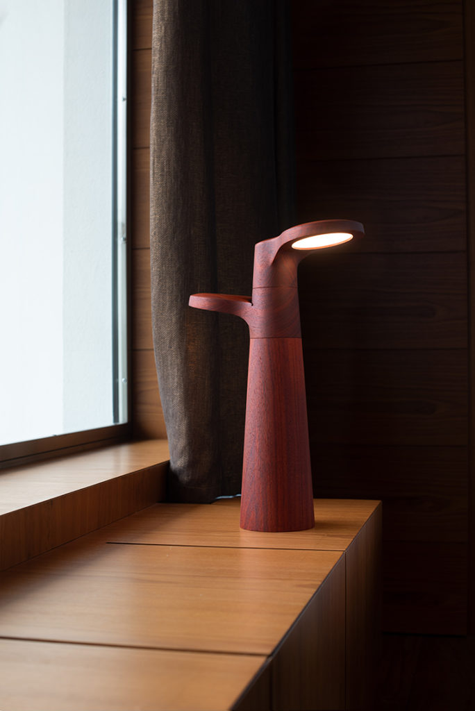 Isato_Prugger-Studio-Lamp-Legno