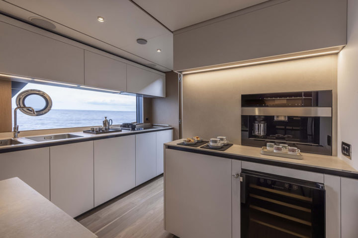 Ferretti_Yachts-1000-Interior-Kitchen