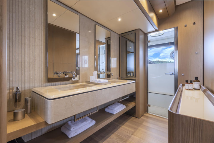 Ferretti_Yachts-1000-Interior-Bathroom