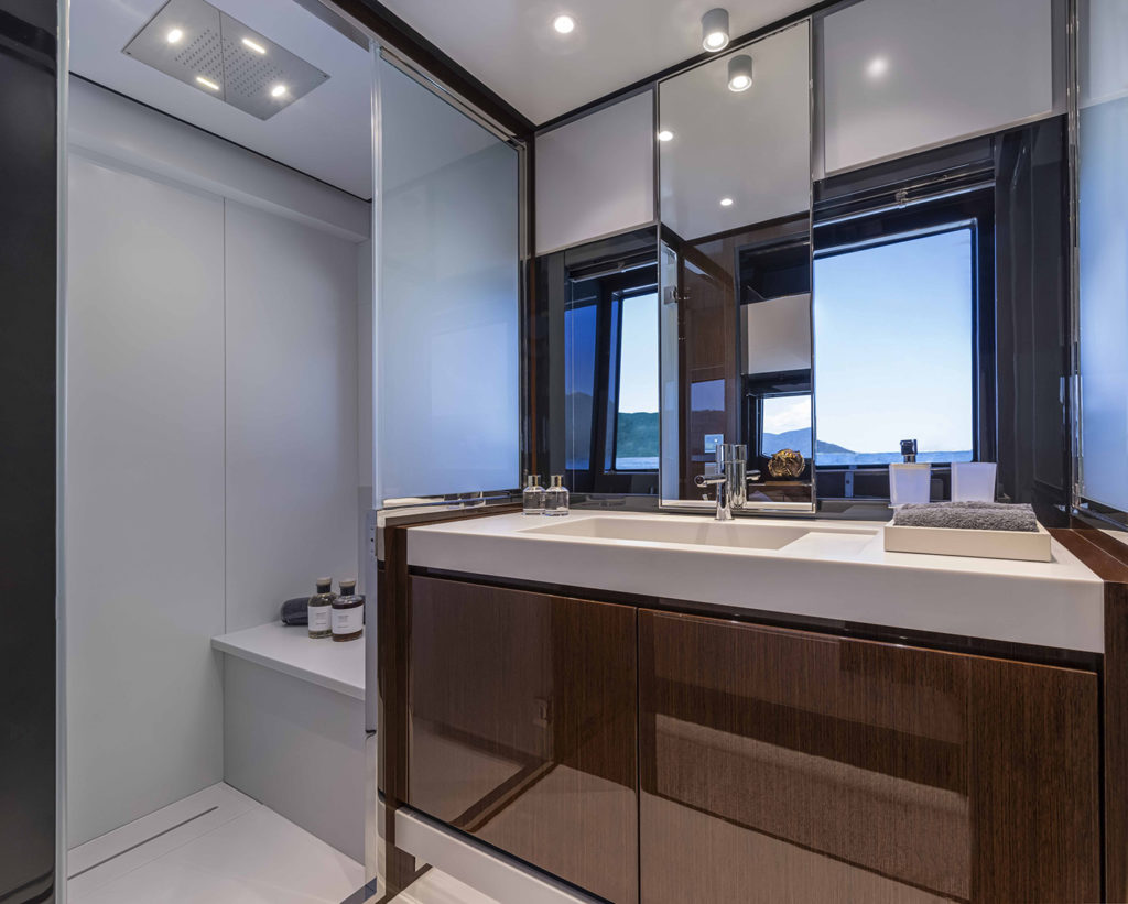 Riva-68_Diable-Interior-Bathroom