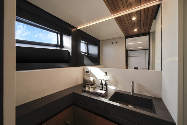 WHY200_Wally_Yacht-Interior-Bathroom