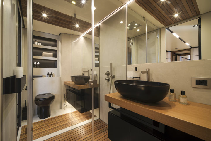 WHY200_Wally_Yacht-Interior-Bathroom