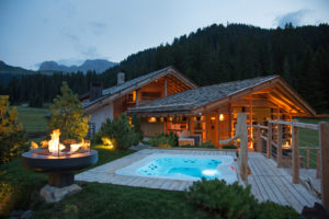 Hotel-relax-in-the-mountains-Tirler-Dolomites-Living-Outdoor