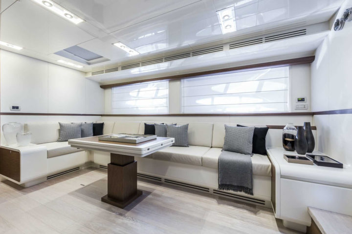 Itama_75-Yacht-Interior-Living