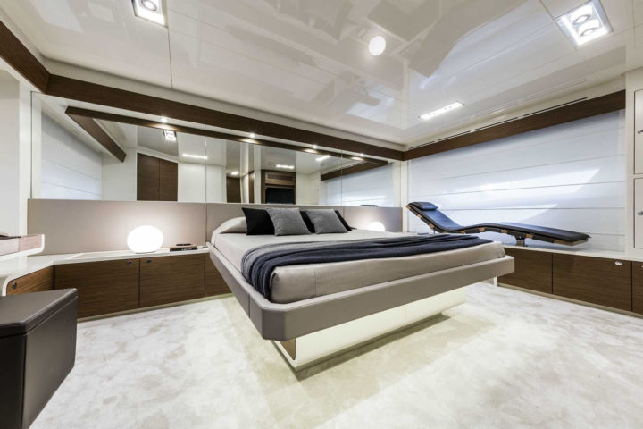 Itama-75-Yacht-Interior-Bedroom