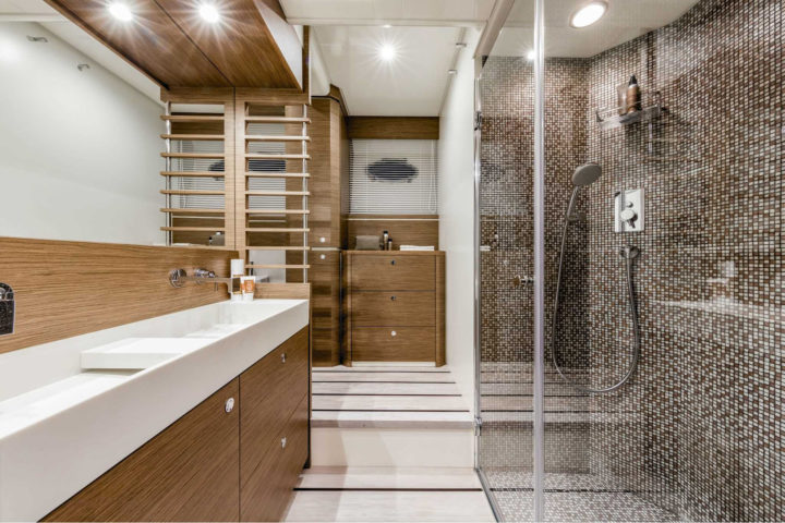 Itama-75-Yacht-Interior-Bathroom