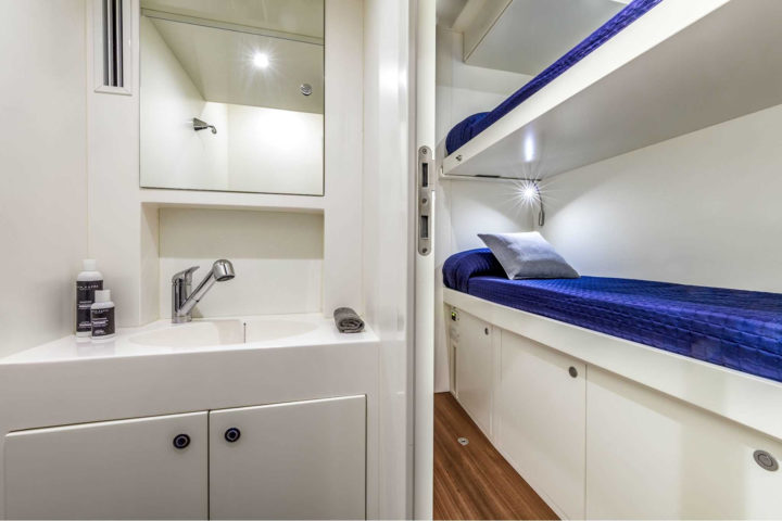 Itama_75-Yacht-Interior-Bedroom