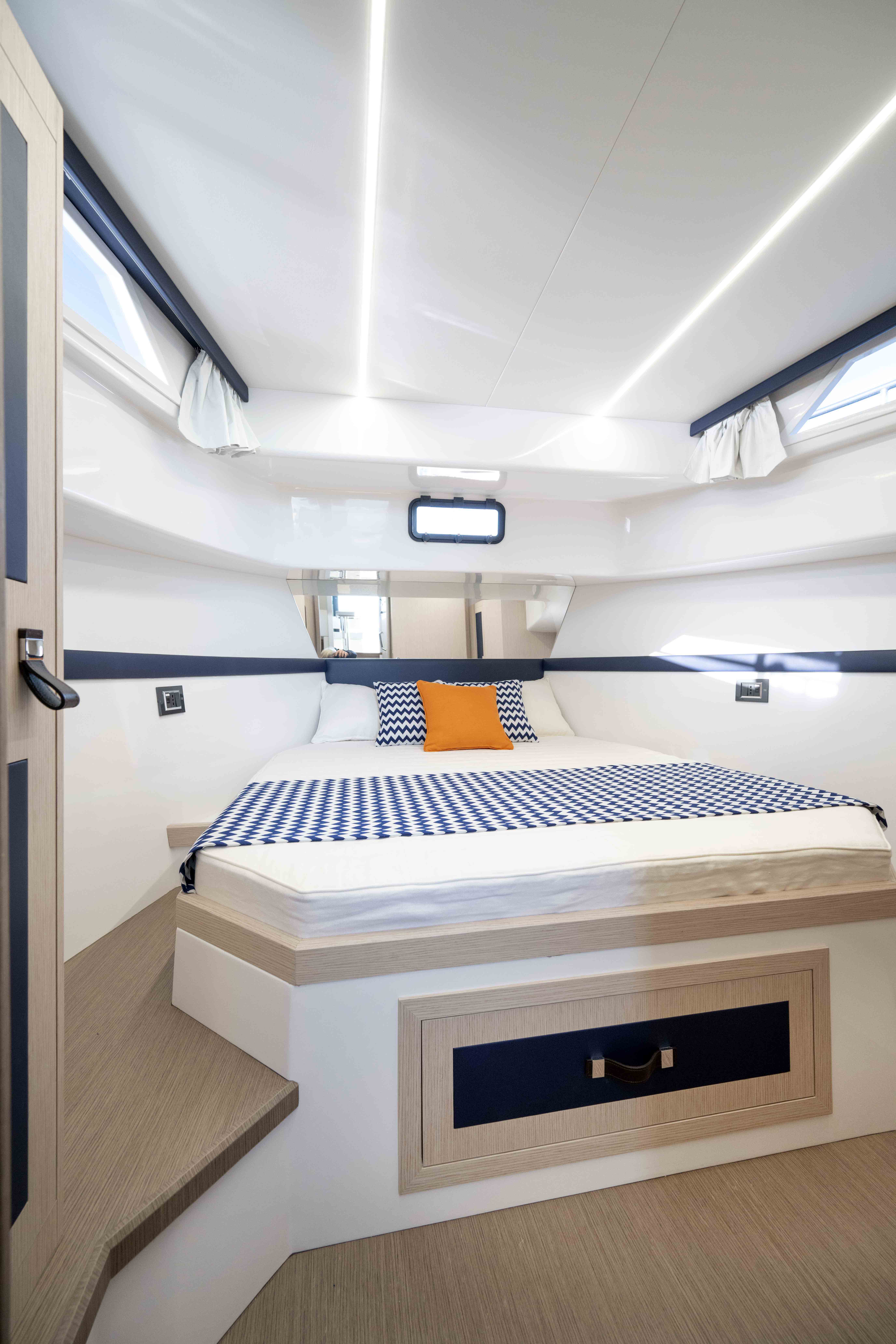 Apreamare - Gozzo 38 Cabin Int (3)