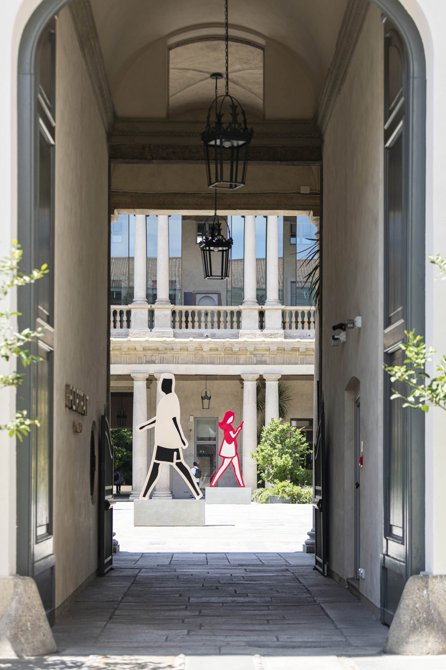 walking-in-milan