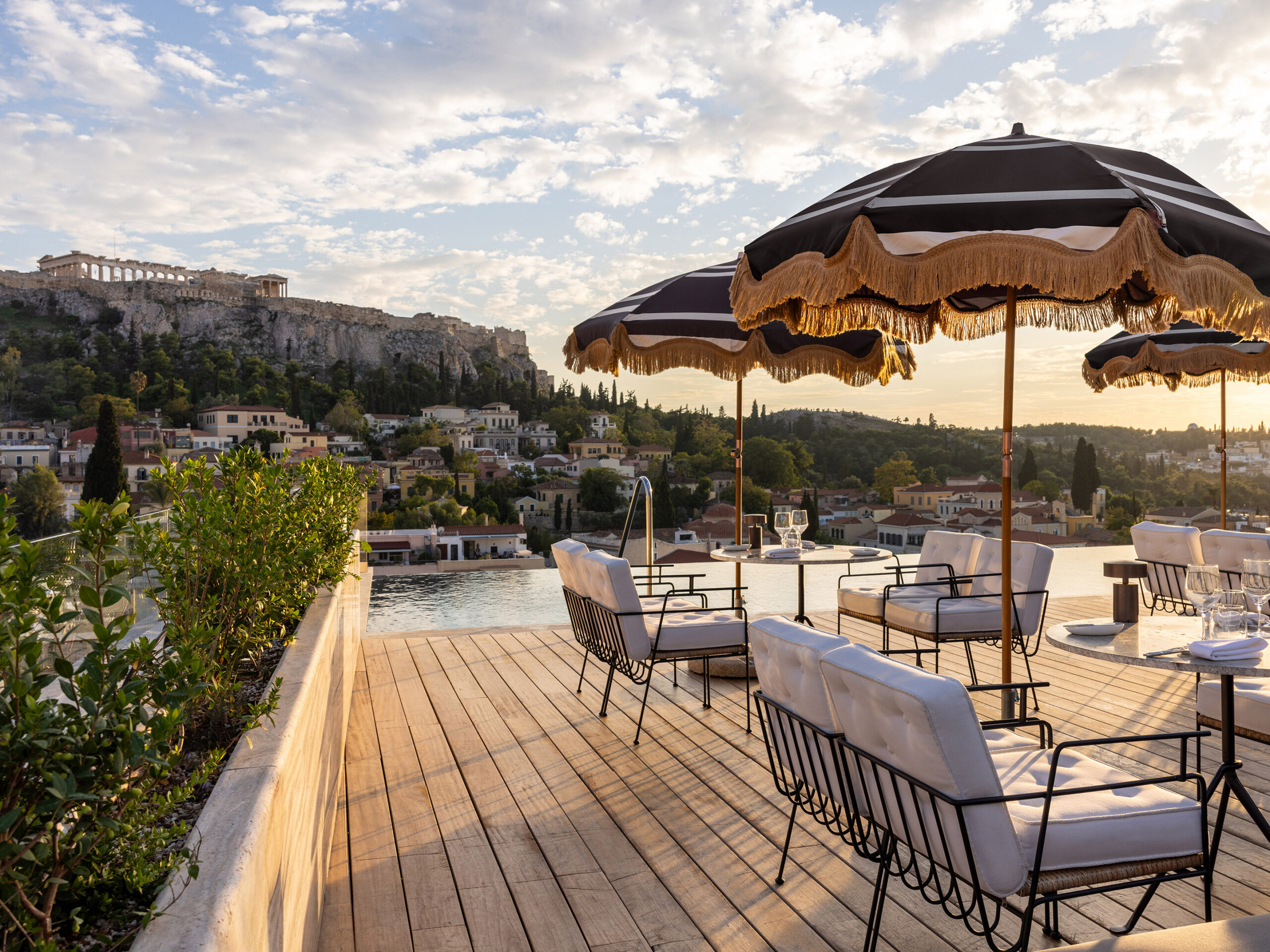 dolli-at-acropolis-place-to-go-0325