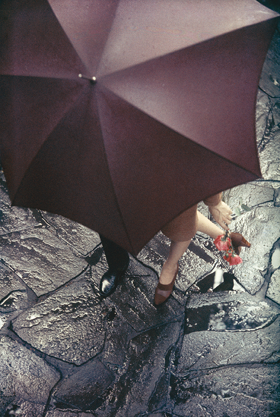 saul-leiter-una-finestra-punteggiata-di-gocce-di-pioggia