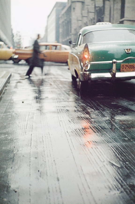 saul-leiter-una-finestra-punteggiata-di-gocce-di-pioggia