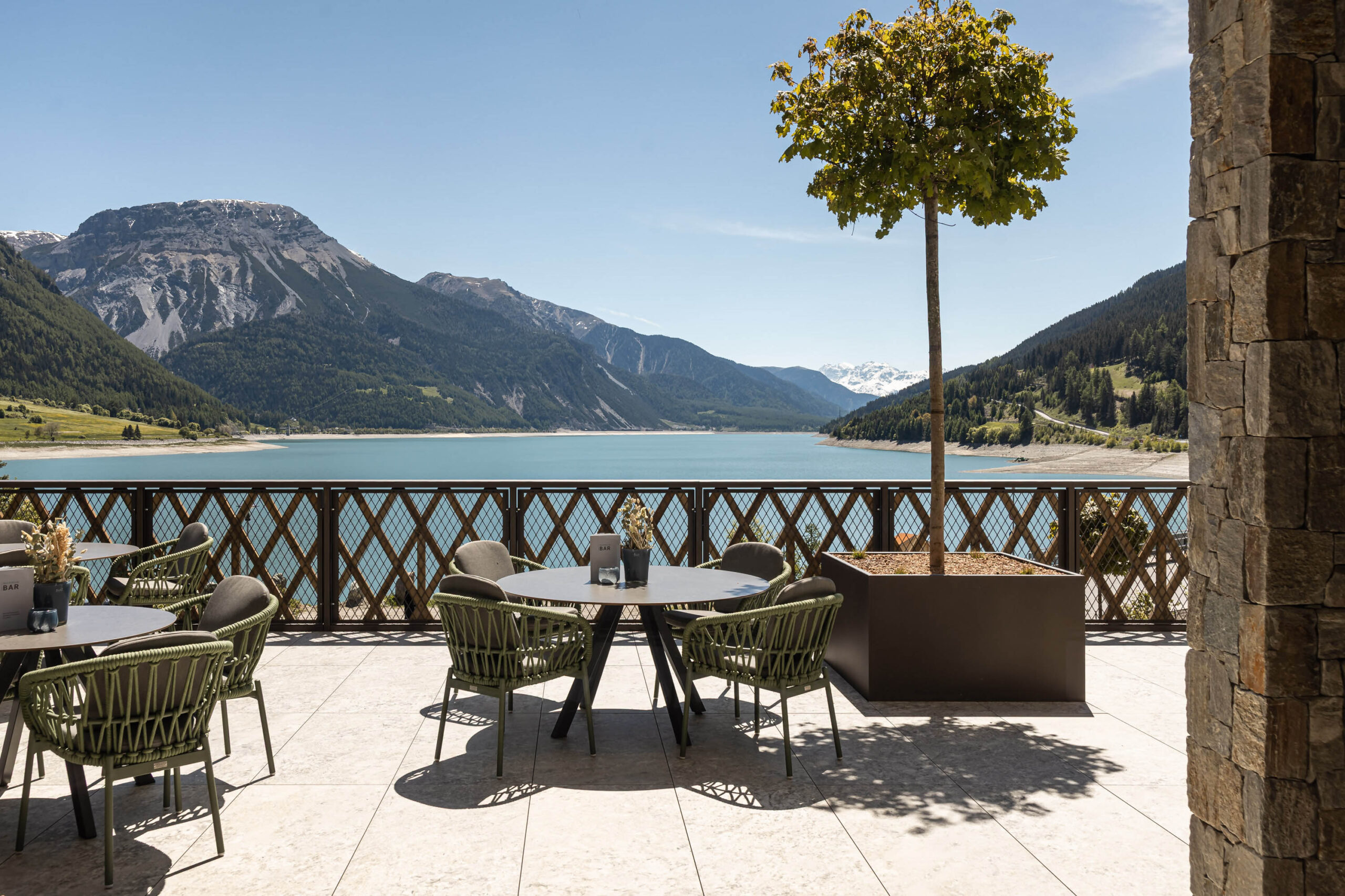 la-bellezza-della-natura-sul-lago-di-resia
