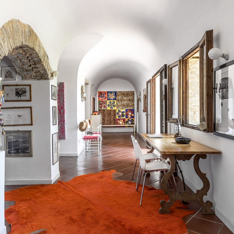 Home-Terracina-From-a-vault-to-another-hallway
