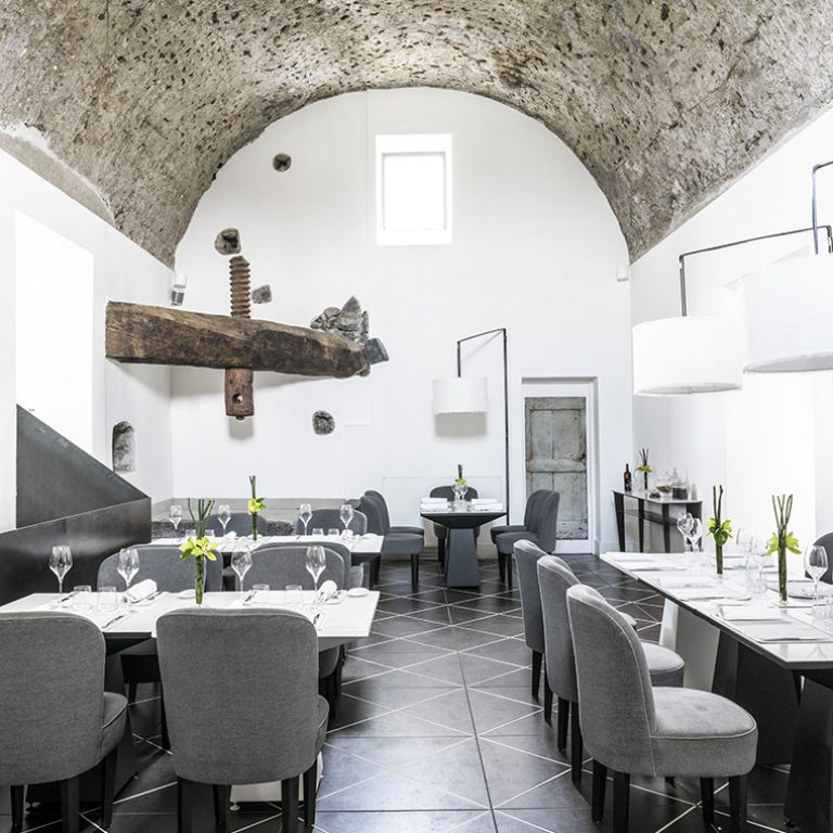 Una-masseria-alle-falde-del-Vesuvio-Hotel-Ristorante