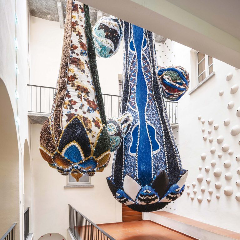 joana-vasconcelos-flowers-of-my-desire