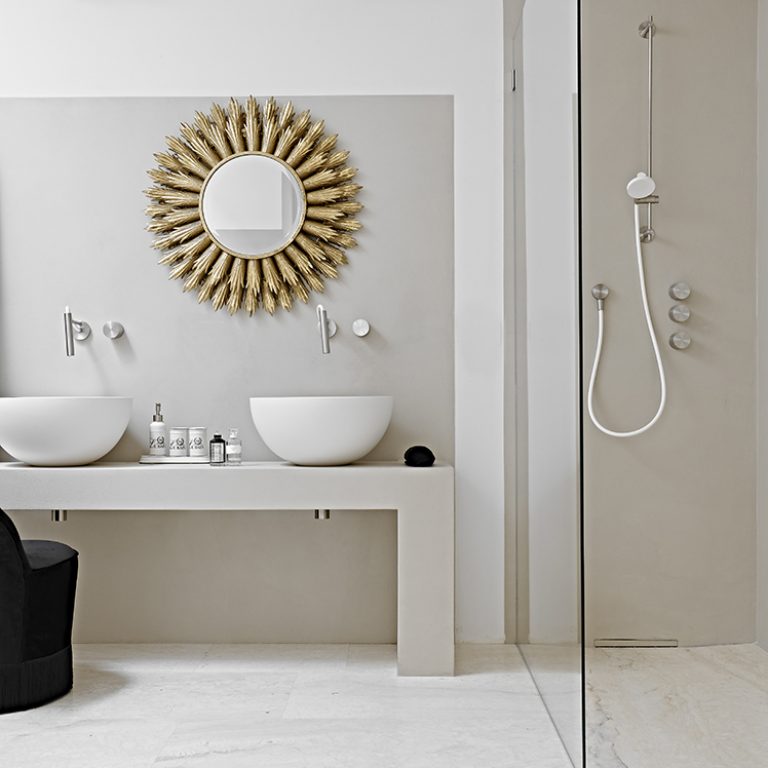Glamour_Reflections-April-Minimal-yellow-penthouse-Bathroom