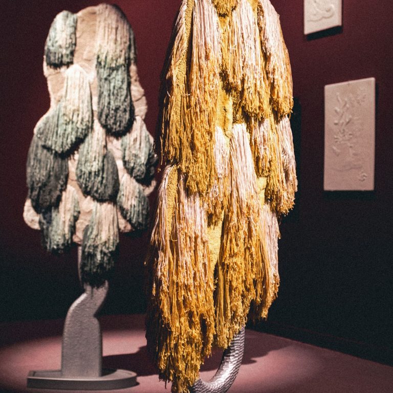 Lakapoliesis Trees, di Matteo Cibic, presso Fondazione Rovati, ph. Benjamin Vallet