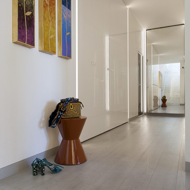 Artfully-coated-Derada-Hallway_Coating