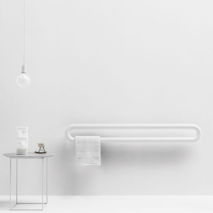 White_January-Shopping-Antrax