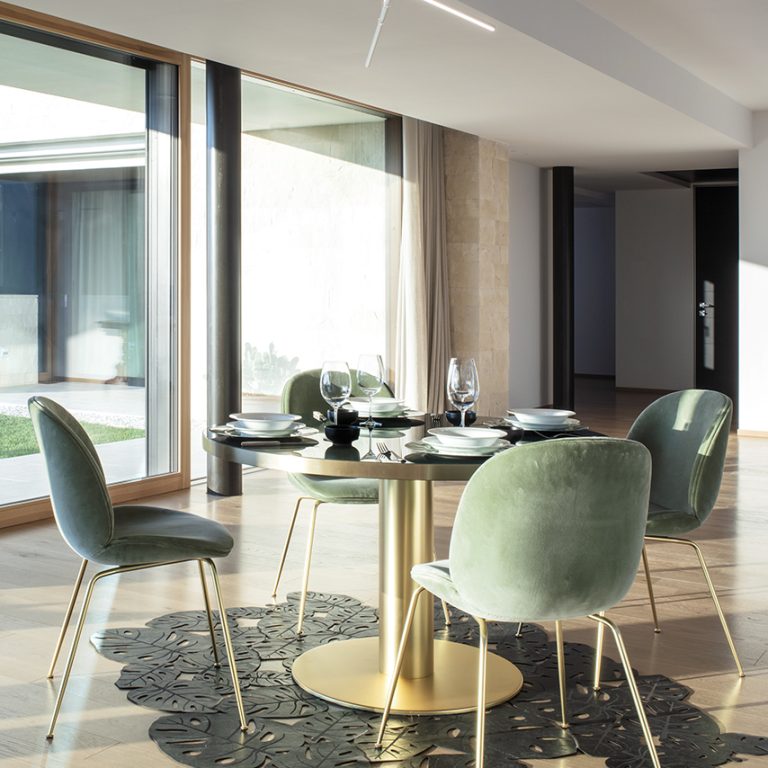 E-come-tetto-una-collina-Villa-moderna-Fattori-Interior-Sala-da-pranzo