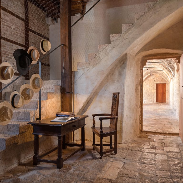 Lopud_1483-un-santuario-nel-silenzio-Hotel-Croazia-Interno-Dettaglio-Scala