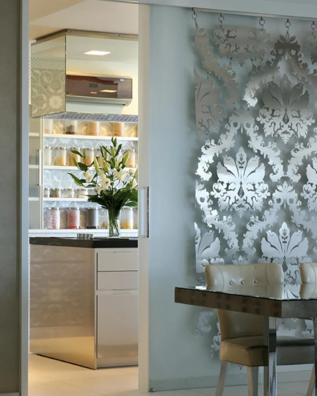 Un’eccellenza dell’architettura contemporanea, capace di unire estetica, sostenibilità, comfort.

Il grande appartamento, di circa 250 mq, secondo le aspettative dei proprietari doveva prevedere nel nuovo percorso abitativo uno spazio vitale, oltre a una camera, con annessi bagni, per ogni componente della famiglia.
———————————————————————————
A prime example of contemporary architecture, capable of combining aesthetics, sustainability, and comfort.

Covering an area of approximately 250 square metres, this apartment was redesigned to meet the owners’ expectations: a living space that, in addition to shared areas, would include a bedroom with an en-suite bathroom for each family member. 

Scopri le “citazioni seventies” su DENTROCASA in edicola e online.

📏 A. Sannino & L. Sagliocco Architetti Associati
📸 @phrobertopierucci
✍🏻 @jacek_kruazyr
.
.
.
#DENTROCinteriormagazine #designmagazine #artmagazine #architecture #architecturelovers #rivistainteriordesign #interiordesignissues #interiorrenovation #interior_and_living #interiorphotos #interiorproject #designhome #homeinterior #coverstory #interiordesignmagazineazine