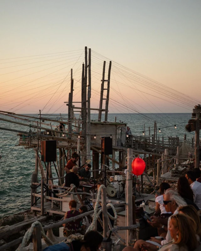 AL TRABUCCO DA MIMÌ. Una storia di famiglia.

Mimì è più di un ristorante, in verità è anche più di un piccolo hotel, è una storia di famiglia. La somma della passione per la ristorazione e la successiva ospitalità delle 4 camere arroccate sulla costa è molto più di una semplice sommatoria di spazi e panorama.

Scopri di più su DENTROCASA in edicola e online.

✍🏻 @chezmikla
.
.
.
#DENTROCASA #interiormagazine #designmagazine #artmagazine #hotel #hospitality #puglia #altrabuccodamimì #foodexperience #trabuccofood #gastronomy #italianfood