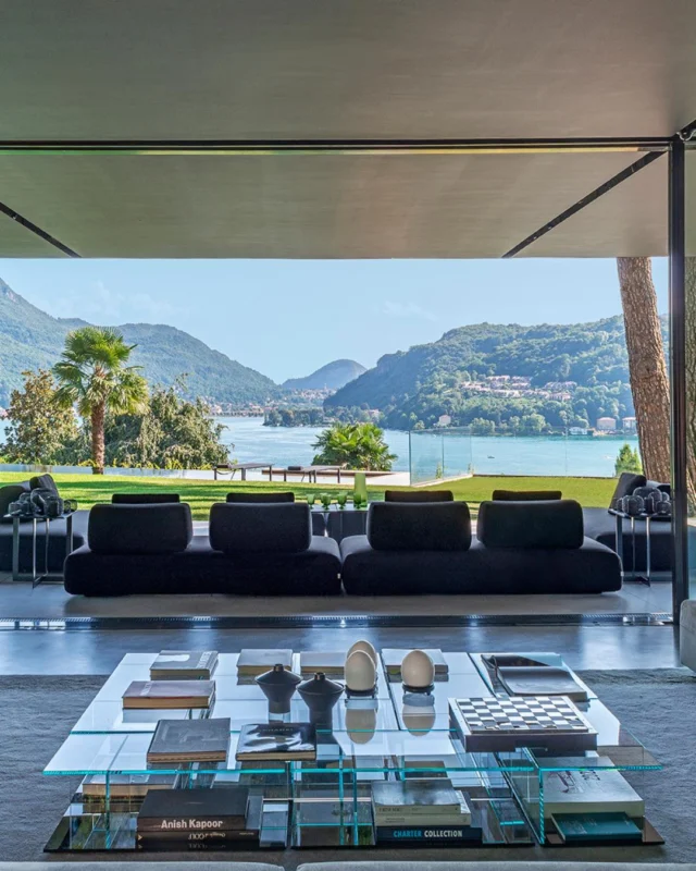Appena oltre i confini di Lugano, nella pittoresca cornice di un borgo, sorge Stealth: una villa sulle sponde del lago.

La villa è concepita in modo tale da non rivelare mai appieno la propria estensione, nascondendo la complessità dei volumi dietro volumi che sembrano quasi un’unica dimensione abitativa.
———————————————————————————
Just beyond the borders of Lugano, in the picturesque setting of a village, stands Stealth: a villa on the shores of the lake.

The villa is conceived in such a way as to never reveal its extension, hiding the complexity of its volumes behind spaces that seem almost a single living space. 

Scopri l’“(in)visbile splendore” su DENTROCASA in edicola e online.

📏 @zmb_architettura
📸 @piermaulini
✍🏻 @af_aleferrari
.
.
.
#DENTROCinteriormagazine #designmagazine #artmagazine #architecture #architecturelovers #rivistainteriordesign #interiordesignissues #interiorrenovation #interior_and_living #interiorphotos #interiorproject #designhome #homeinterior #coverstory #interiordesignmagazineazine
