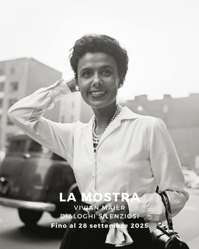 Al Centro Altinate San Gaetano di Padova un’ampia retrospettiva sull’opera della fotografa americana Vivian Maier. 

Scattava nel silenzio, senza apparenti pretese, ben distante dall’idea di ricreare alcuna messa in scena. E nel “silenzio” ha anche lasciato per anni la sua opera straordinaria, portata alla luce, per caso, solo in seguito ad un’asta. A renderle omaggio in questo periodo è il Centro Culturale Altinate San Gaetano di Padova che ospita più di 200 fotografie a colori e in bianco e nero, immagini iconiche, oggetti personali, documenti inediti. 

🗓️ Fino al 28 settembre 2025

Scopri di più su DENTROCASA in edicola e online.

✍🏻 @stefaniavitale
.
.
.
#DENTROCASA #interiormagazine #designmagazine #artmagazine #architecture #architecturelovers #rivistainteriordesign #interiordesignissues #interiorrenovation #interior_and_living #interiorphotos #interiorproject #designhome #homeinterior #coverstory #interiordesignmagazine