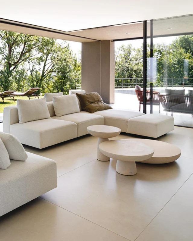 Un gioiello contemporaneo immerso nel paesaggio che lo ospita. Partner dell’intervento @derada.it, che ancora una volta lascia il segno con eleganza e qualità. 

MAJC house è un rifugio silenzioso, incastonato nel verde tra vigne e ulivi, nello splendido paesaggio delle colline moreniche del Garda, adagiato su un’altura da cui domina la quasi totalità del lago. Pensata, non per stupire, ma per scomparire nel paesaggio che la ospita gode di una vista panoramica totale e continua, soprattutto dalle ampie vetrate del living.
———————————————————————————
A contemporary gem nestled within the surrounding landscape. Partner in the project: @derada.it, once again leaving its mark with elegance and quality. 

MAJC House is a tranquil retreat, set amidst vineyards and olive groves in the beautiful landscape of the morainic hills of Lake Garda. Perched on a height that overlooks almost the entire lake, the house is designed not to impress, but to disappear into its surroundings. It enjoys an uninterrupted panoramic view, especially through the large glass windows in the living area. 

Scopri la “regia d’autore” su DENTROCASA in edicola e online.

📏 Pareti, fornitura e posa pavimenti @derada.it
📏 @arkdd_daniele_de_santis
📏 collab. arch. Lucia Fanetti
📸 @michelamelottiph
.
.
.
#DENTROCASA #interiormagazine #designmagazine #artmagazine #architecture #architecturelovers #rivistainteriordesign #interiordesignissues #interiorrenovation #interior_and_living #interiorphotos #interiorproject #designhome #homeinterior #coverstory #interiordesignmagazineazine