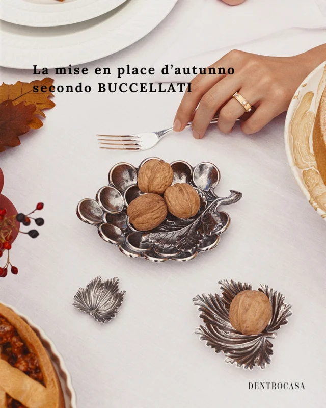 La mise en place d’autunno secondo BUCCELLATI. Con l’arrivo dell’autunno, i ritmi si fanno più lenti e la tavola torna a essere un luogo di incontro e convivialità. 

La Fall Edit di Buccellati propone una mise en place ricca e accogliente, dove eleganza e natura si combinano con la maestria artigianale dei suoi oggetti d’argenteria. Le collezioni autunnali portano in tavola i colori e le suggestioni della stagione.
.
.
.
#DENTROCASA #interiormagazine #designmagazine #artmagazine #architecture #architecturelovers #rivistainteriordesign #interiordesignissues #interiorrenovation #interior_and_living #interiorphotos #interiorproject #designhome #homeinterior #coverstory #interiordesignmagazine
